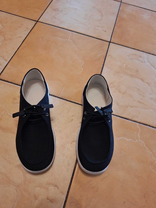 Trampki czarne rozm.42 jak nowe