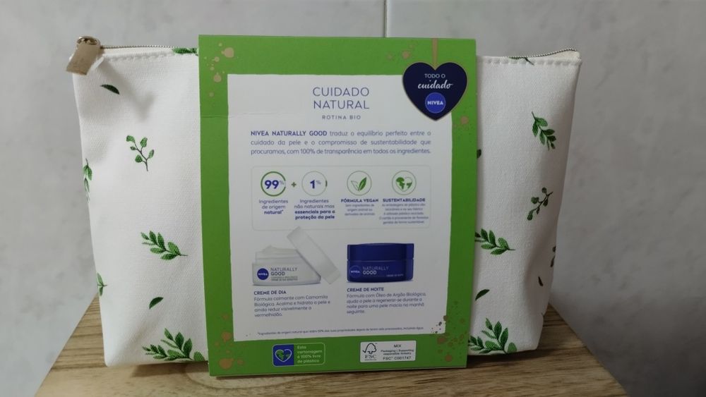 Cofrett Nívea Naturally Good