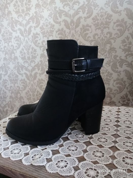 Напів чоботи весняні жіночі