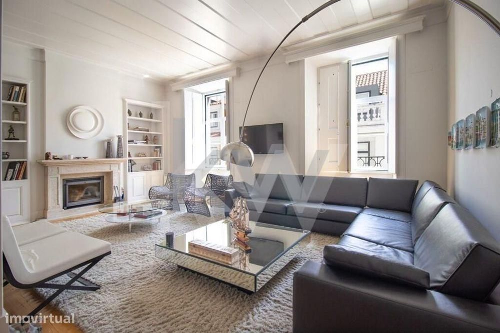 Apartamento T3+1 com pé direito de 3.3m  em Edificio Historico no cora