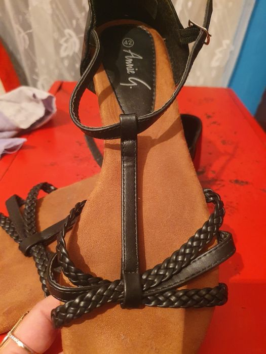 Босоніжки на низькому ходу