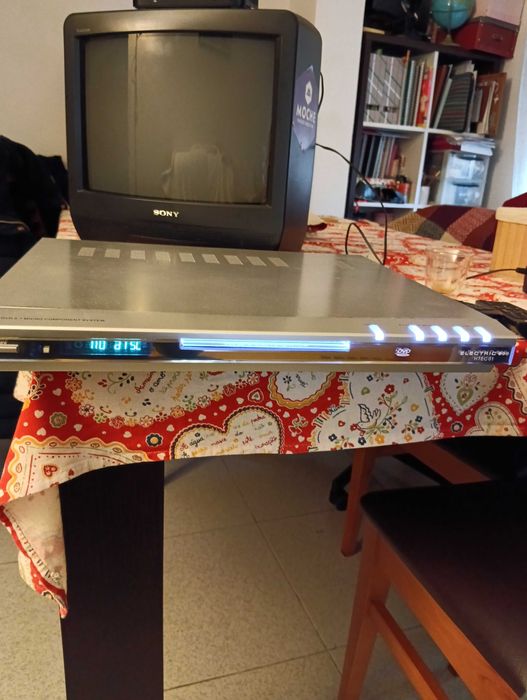 TV Sony e descodificador Nos