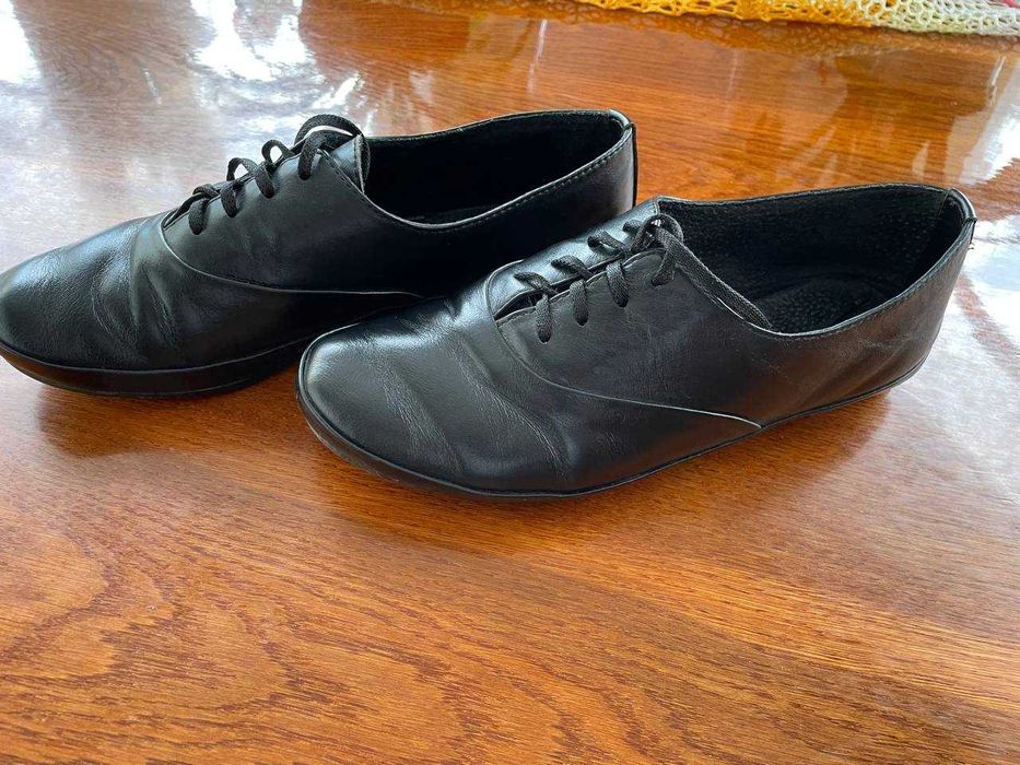 Продам шкіряні туфлі чорні 38 розміру