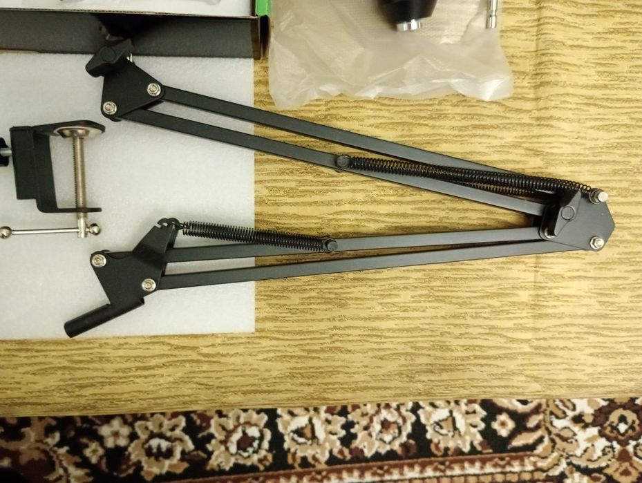 Микрофон для ПК на кронштейне