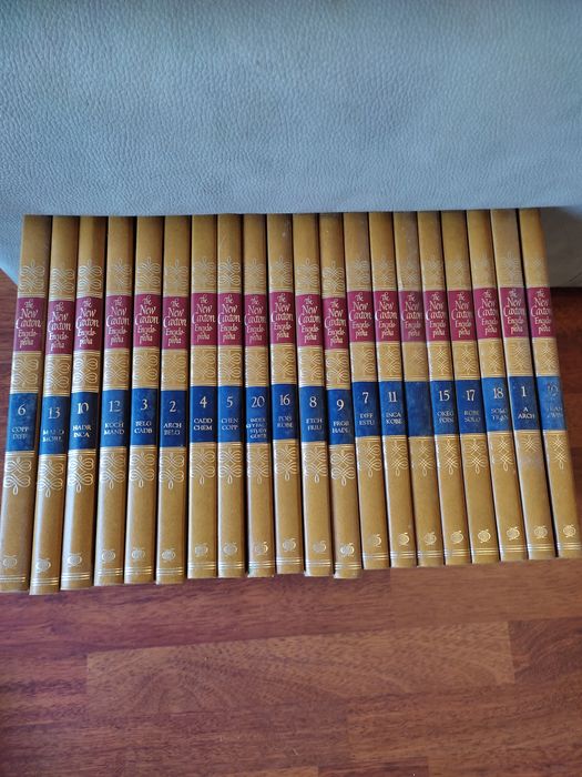 Enciclopédia " the new  caxton "