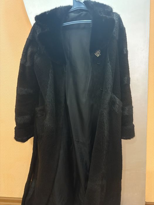 Продам шубу з нутрії (стрижена)