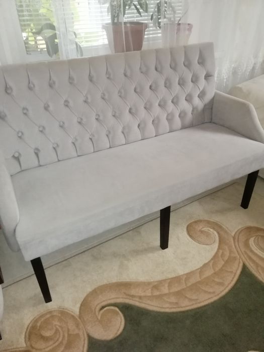 Бенкетка в гарному стані, без жодних пошкоджень