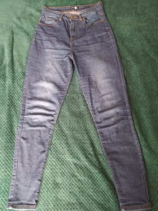 Spodnie z wysokim stanem