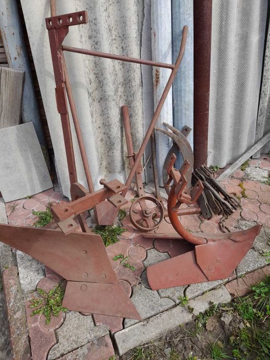 Кінний плуг, підгортач, лапи та ін