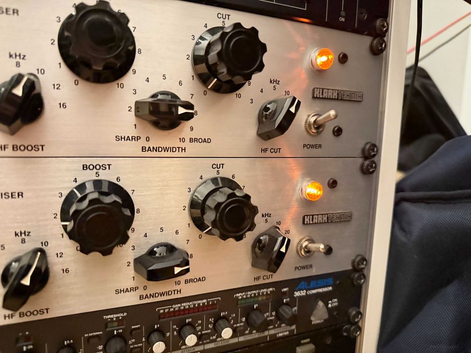 Par Klark Teknik EQP-KT, equalizadores estilo Pultec, como novos