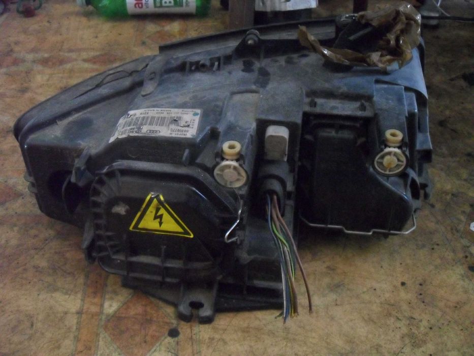 Lampa przednia kierowcy xenon audi a4 b6