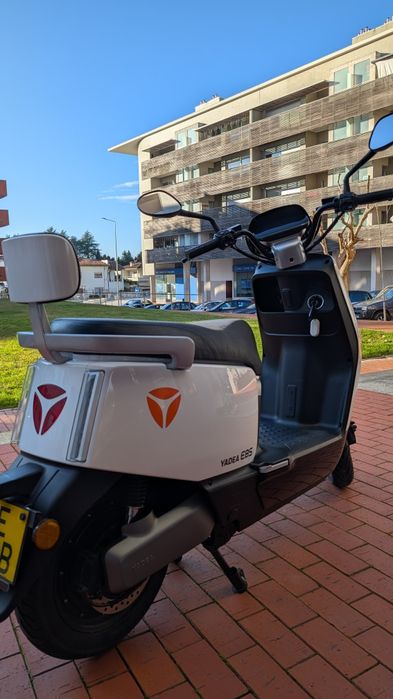 Mota YADEA E8S - Scooter eléctrica/Como NOVA/Com Extras