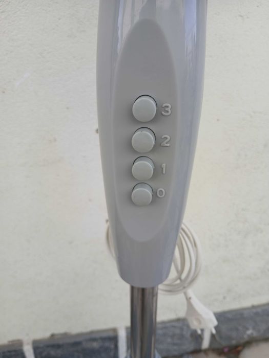 Ventoinha de pé.