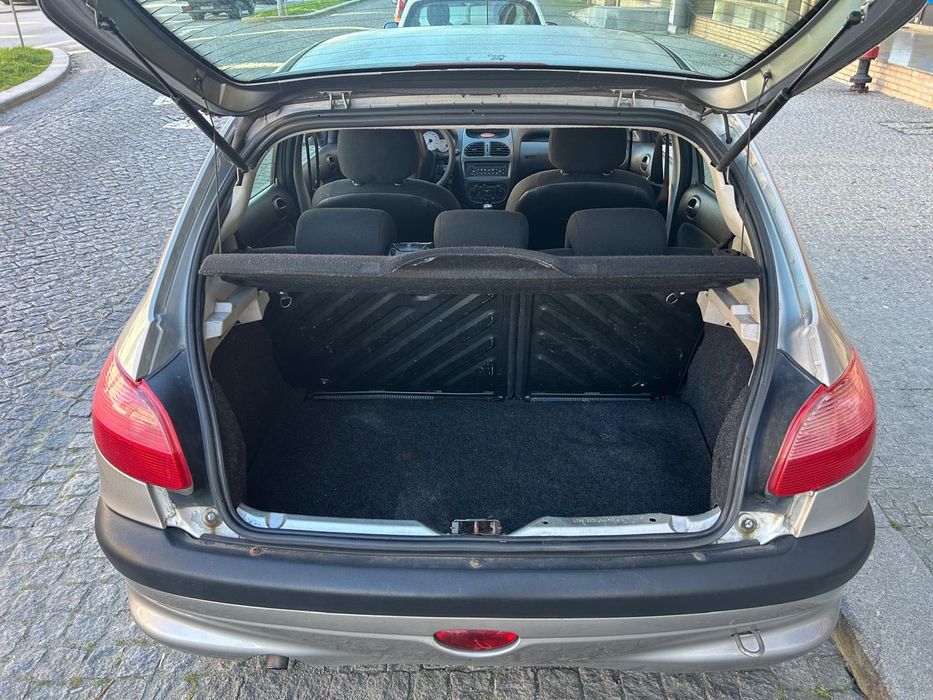 Peugeot 206 ano 2002 gasolina