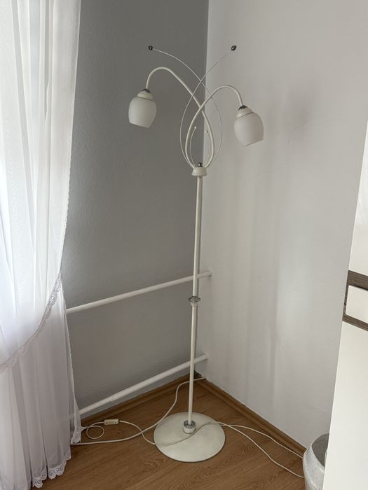 Lampa stojąca biała dekoracyjna