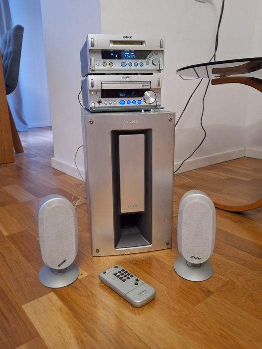 Zestaw SONY Dwa głośniki, soobofer, odtwarzacz kaset.
