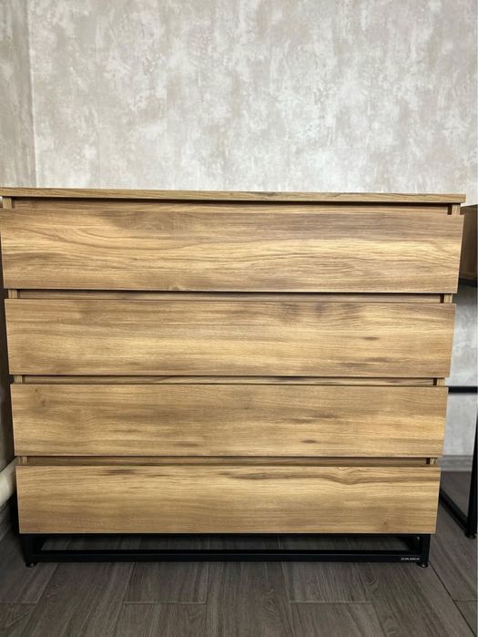 Комод на чотири ящики