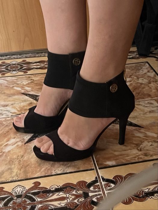 Босоніжки ( туфлі) чорні замшеві, високий каблук, 38 розмір