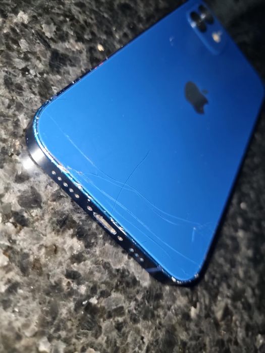 Vendo iPhone 12 em bom estado