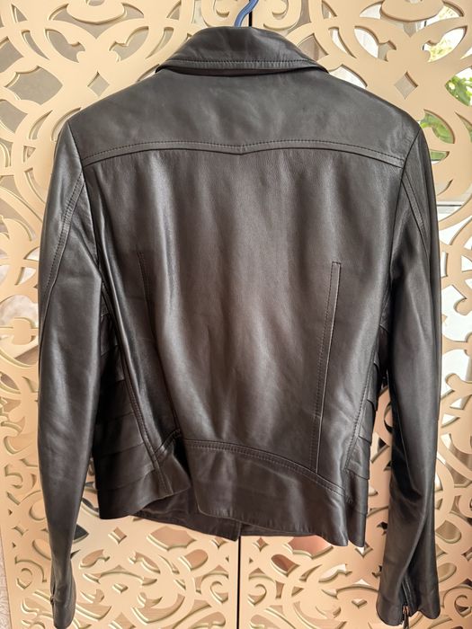 Продам кожаную куртку женскую