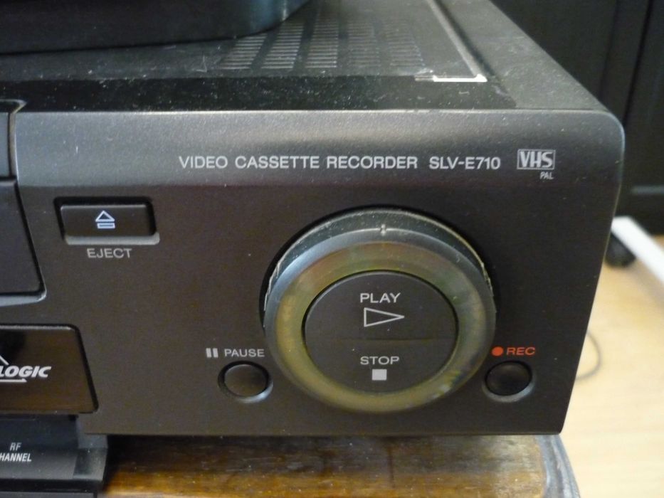 SONY televisor CRT 12" e leitor VHS para despachar