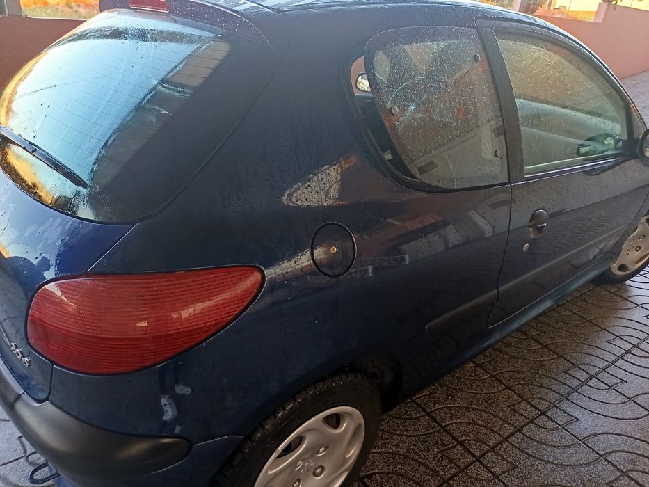 Peugeot azul escuro 206