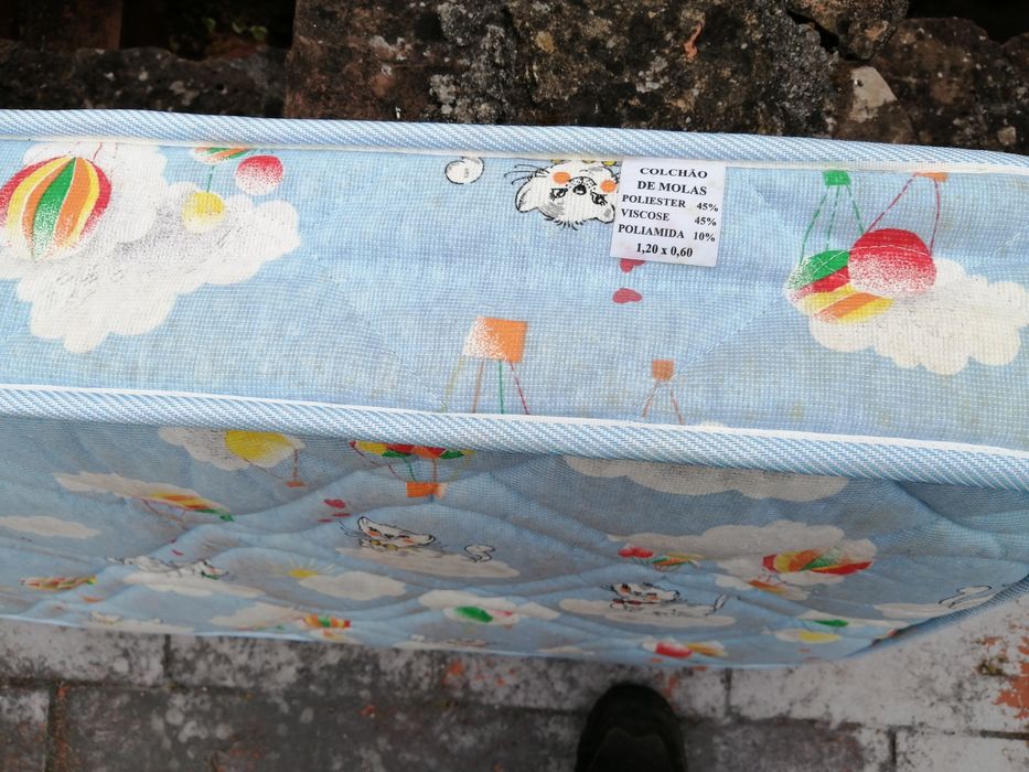 BERÇO /Cama infantil de grades. Com colchão de 120x60cm. SEM estrado.