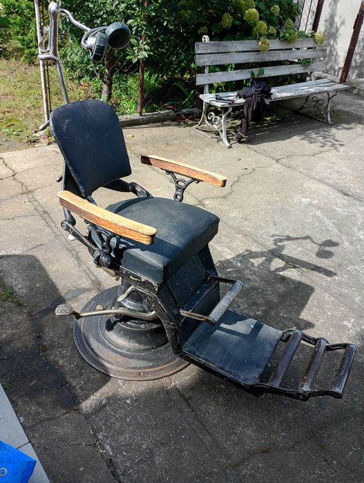 Sprzedam zabytkowy fotel dentystyczny z 1920 roku