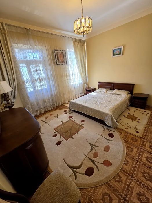 Продаж 2 кімнатна  сталінка Центр,  автономка,ліфт