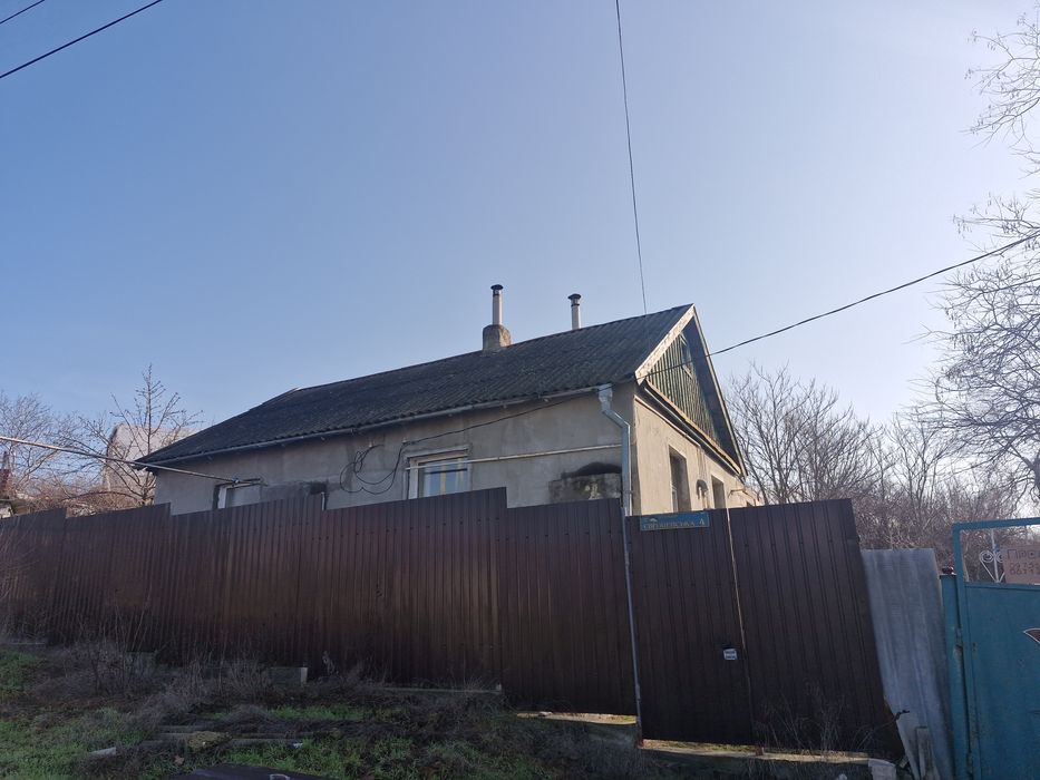 Крепкий одноэтажный дом