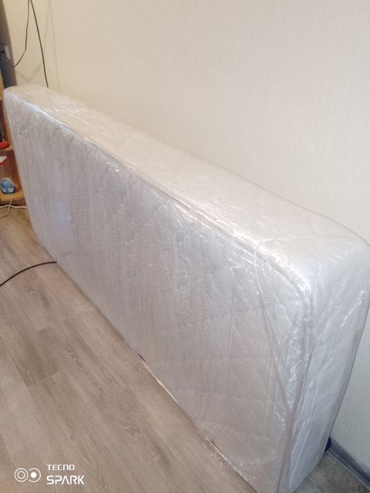 Продам ліжко з матрацом