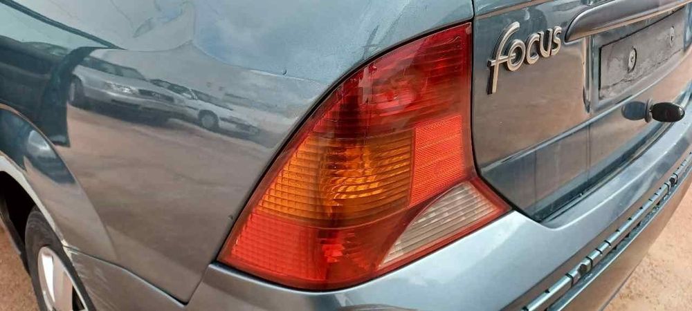 FAROLIM TRASEIRO ESQUERDO FORD FOCUS SEDAN 2002