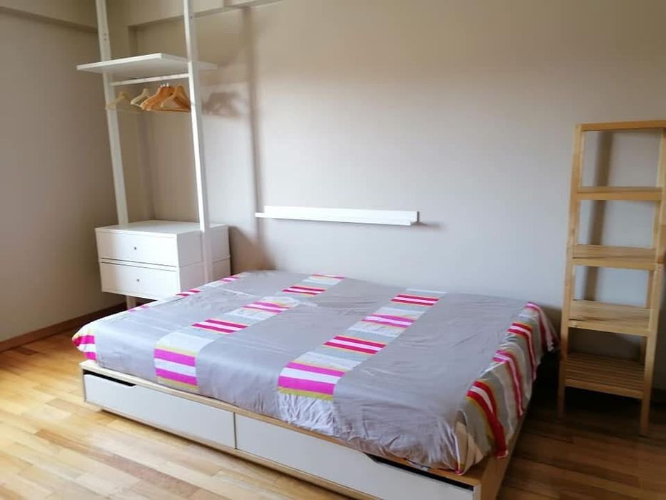Alugo quarto, espaçoso a estudante