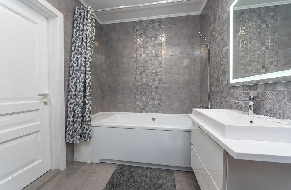 Київ, оренда на добу. При відключенні світла - ліфти працюють, вода є.