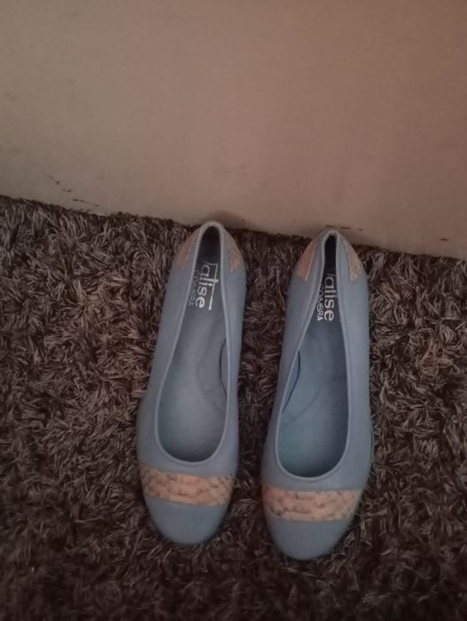 Sapatos de salto baixo