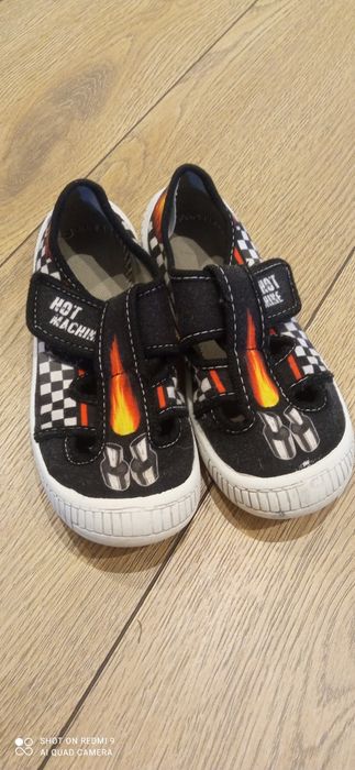 Buty tenisówki kapcie 29