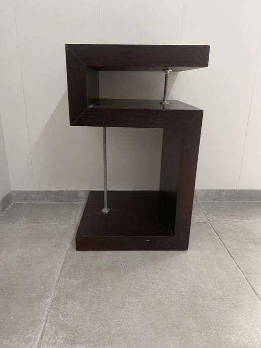 Movel de apoio ou comoda em vengue
