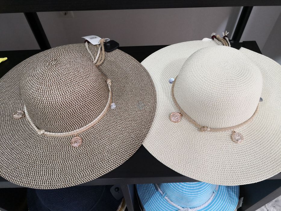 Modelos de TOP em chapéus