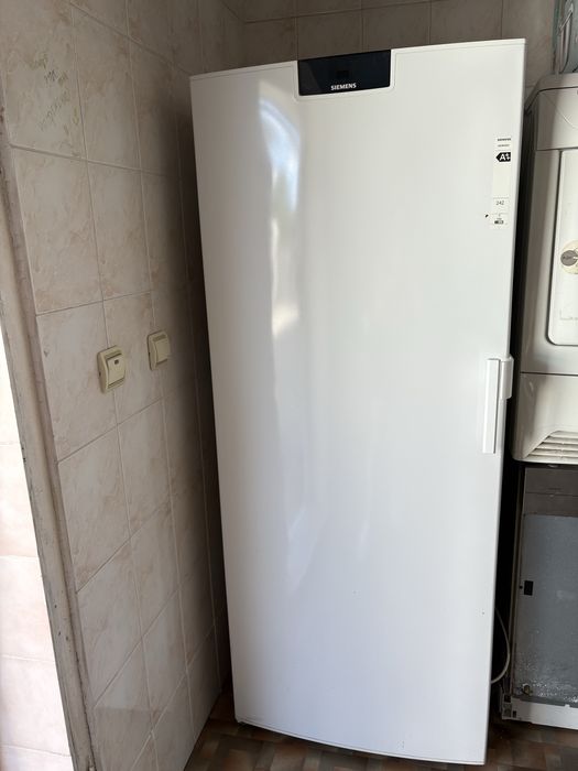 Морозильна камера Siemens
