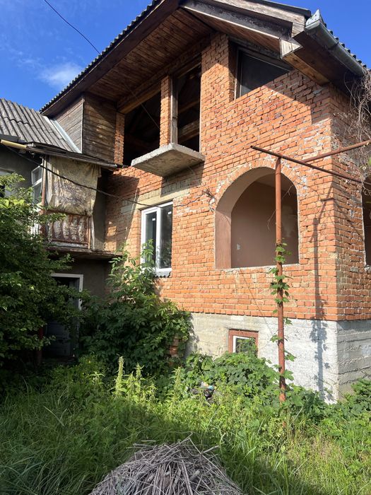 Продаж цегляного будинку