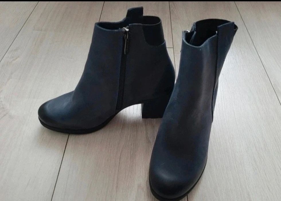botki wysocki skóra naturalna granatowe na słupku nowe rozmiar 40