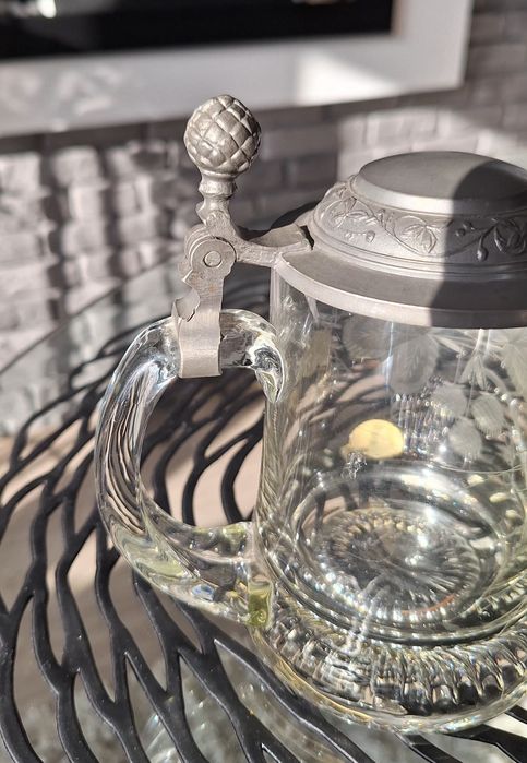 2. Kufel, sygnowany, dmuchany ustami.