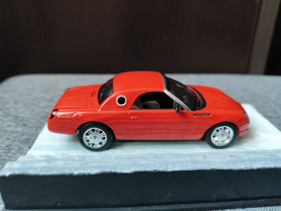 Model samochodu Bonda 007  Ford Thunderbird