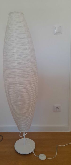 Candeeiro de pé branco