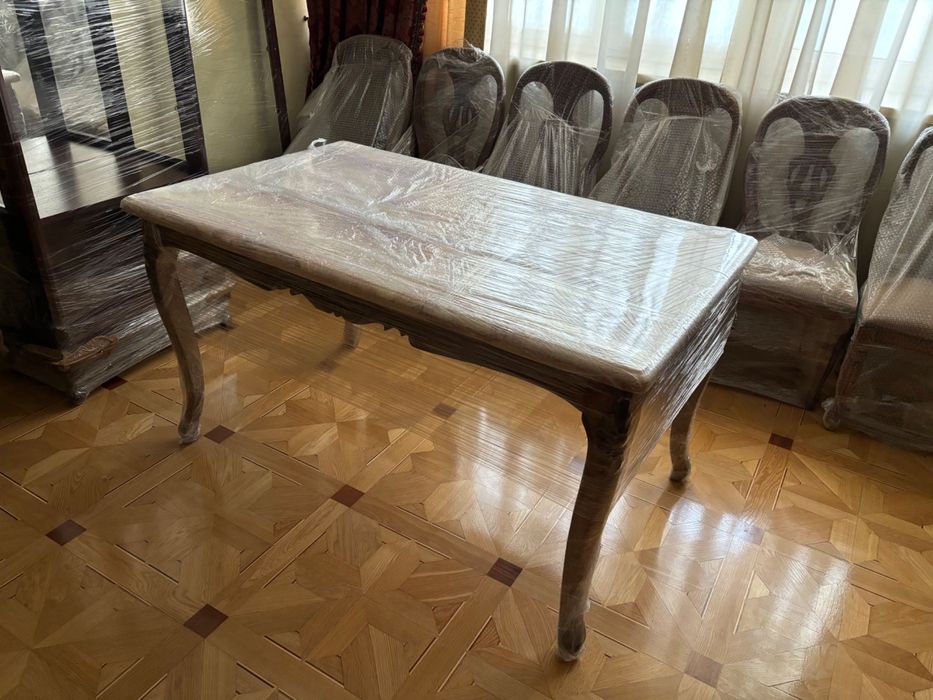 Стіл з натурального каменю та шість стільців