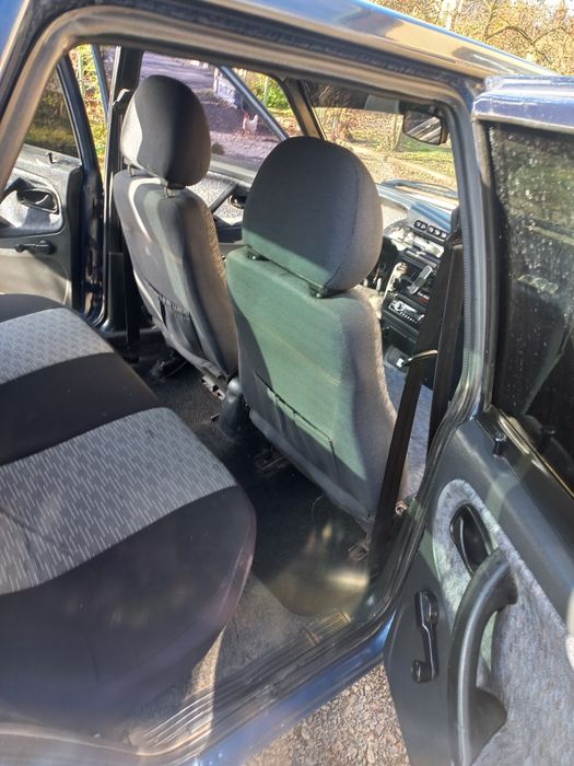 Автомобіль ваз 2199