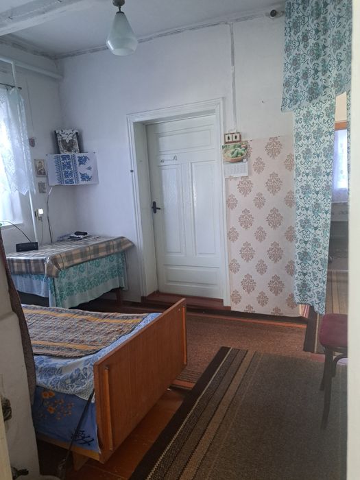 Продаж житлового будинку  та земельної ділянки