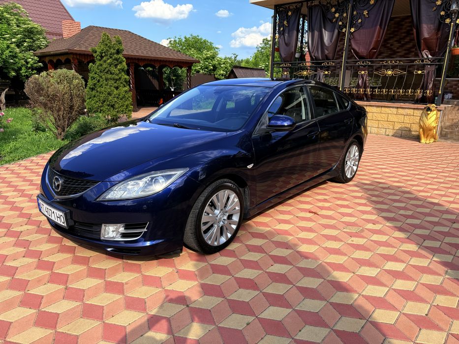 Продам свой  автомобиль MAZDA 6