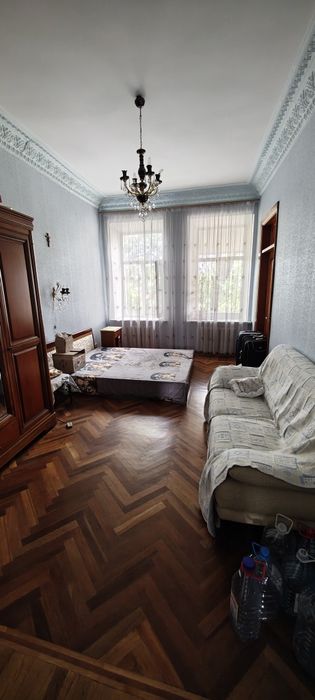 Продається простора чотирьохкімнатна квартира  в центральній частині  Одеси