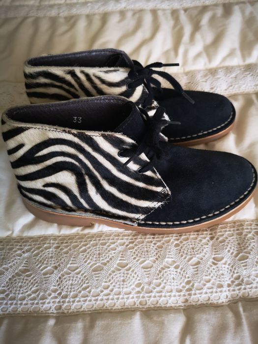 Botas da marca Brotes azuis escuras em pelinho com padrão novas - 33